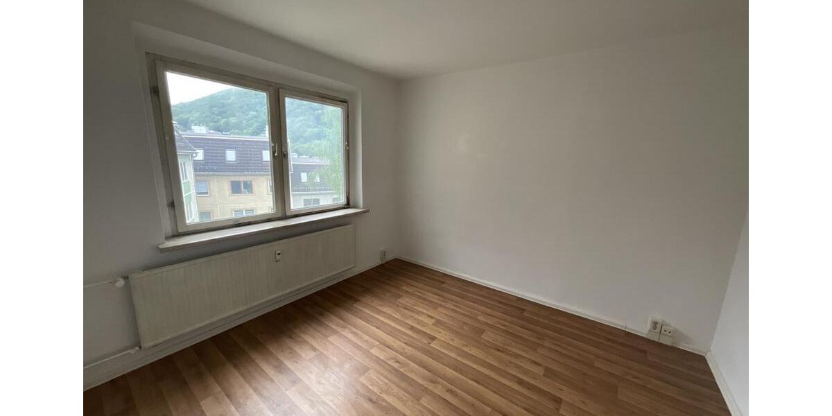 Etagenwohnung Suhl - 3 Zimmer, 72 m&sup2;, 445&euro; | Angebot:26676877