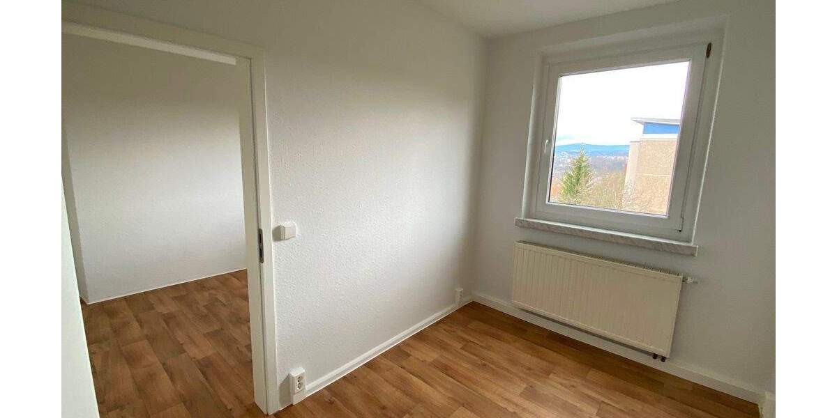 Etagenwohnung Suhl Neundorf - 4 Zimmer, 64 m&sup2;, 400&euro; | Angebot:25568404