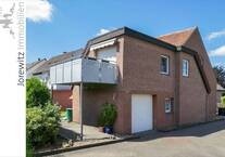 Zentrumsnah in Herford: Zweifamilienhaus mit Garage und schönem Grundstück