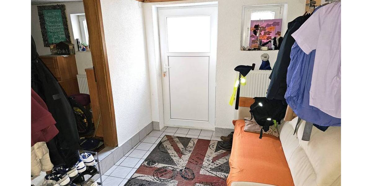 Etagenwohnung Laichingen Feldstetten - 7 Zimmer, 202 m&sup2;, 299.000&euro; | Angebot:25695100