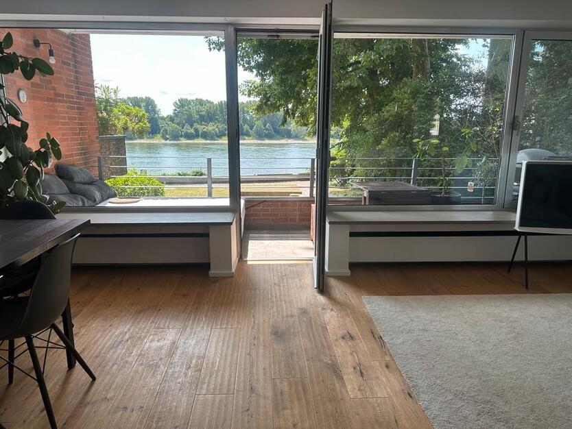 Exklusive Rarität direkt am Rhein -Wohnen mit unverbaubarem Blick