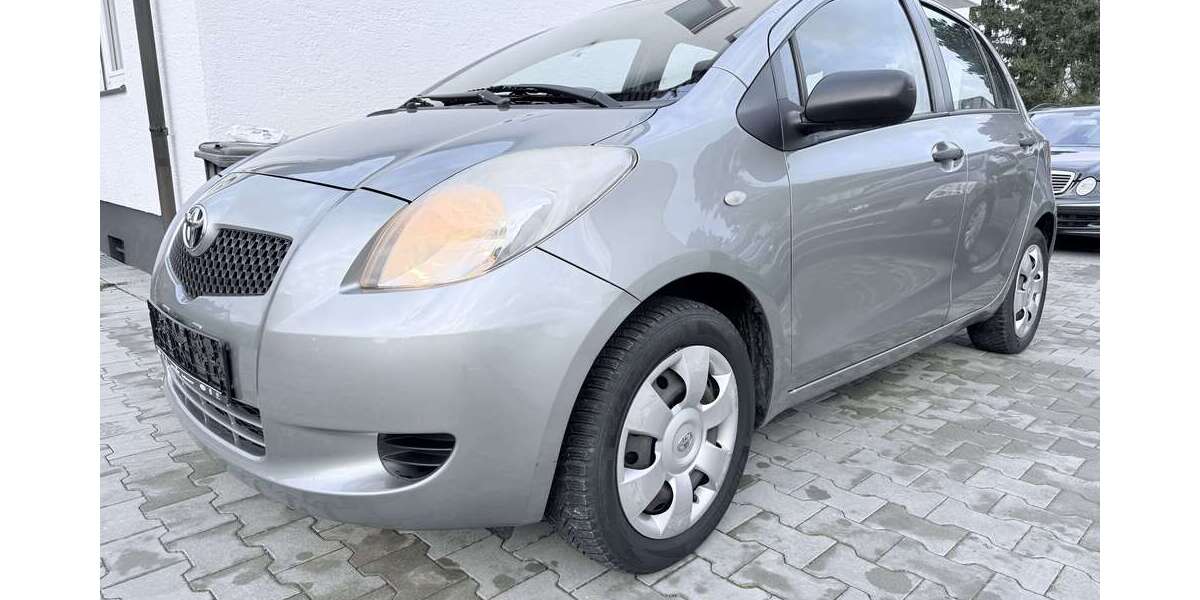 Toyota Yaris 127.000 km 2.700 &euro; Augsburg 86169