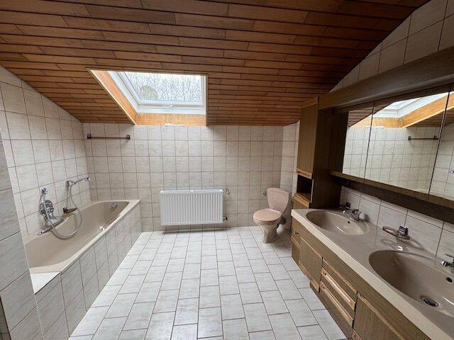 Einfamilienhaus Kusel Bledesbach - 7 Zimmer, 235 m&sup2;, 1.490&euro; | Angebot:23944502