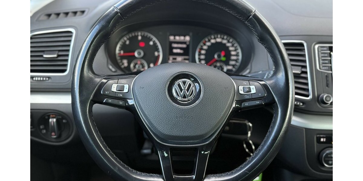 VW Sharan 2.0 TDI Comfortline 7.SITZ/NAVI/SHZ/DSG 107.728 km 21.800 &euro; Villingen-Schwenningen 78054