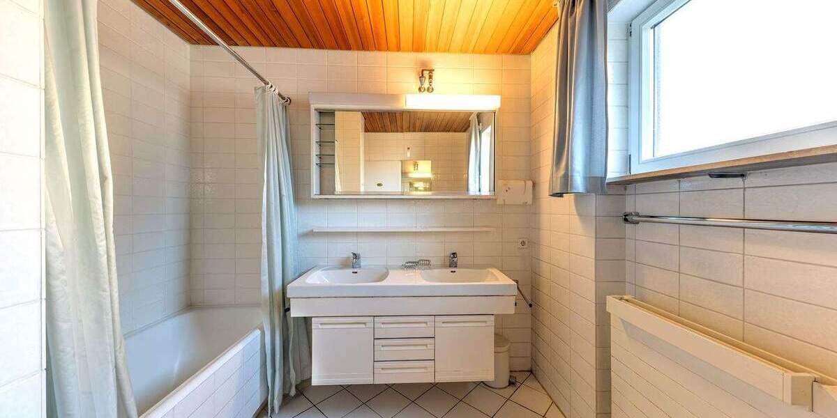 Einfamilienhaus Herrenberg - 6 Zimmer, 234 m&sup2;, 875.000&euro; | Angebot:25472242