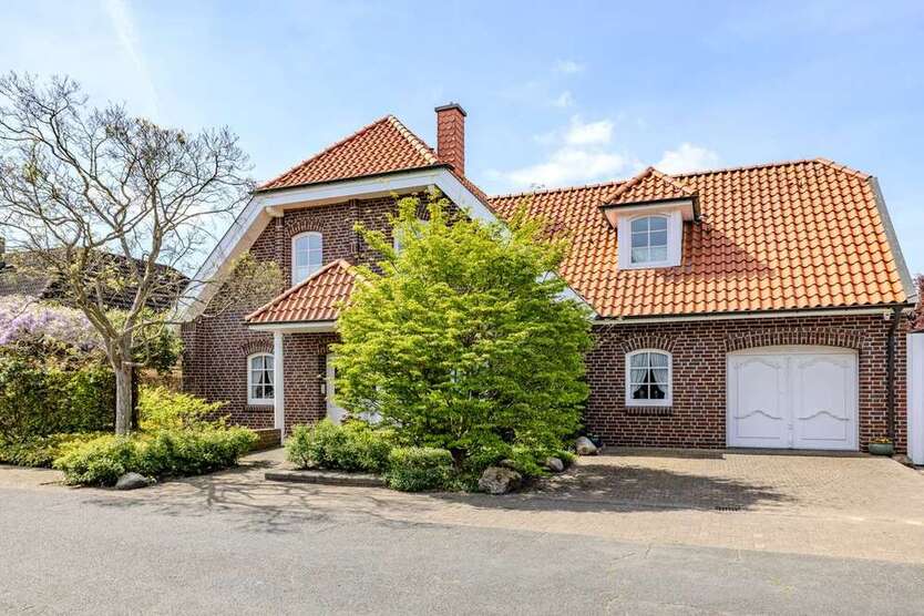 Haus zum Kaufen in Bad Zwischenahn 725.000 € 276.93 m²