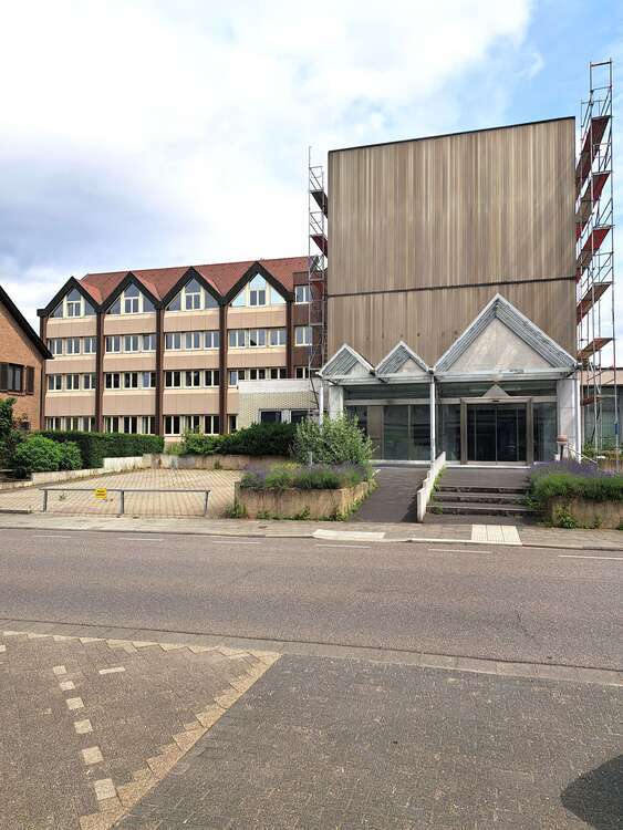 Büro in Wegberg 3.630 € 330 m²