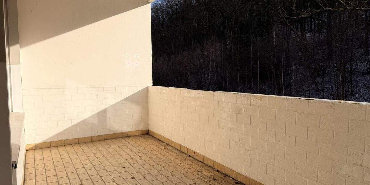 Etagenwohnung mit eigener Garage und Blick ins Grüne 2 zimmer