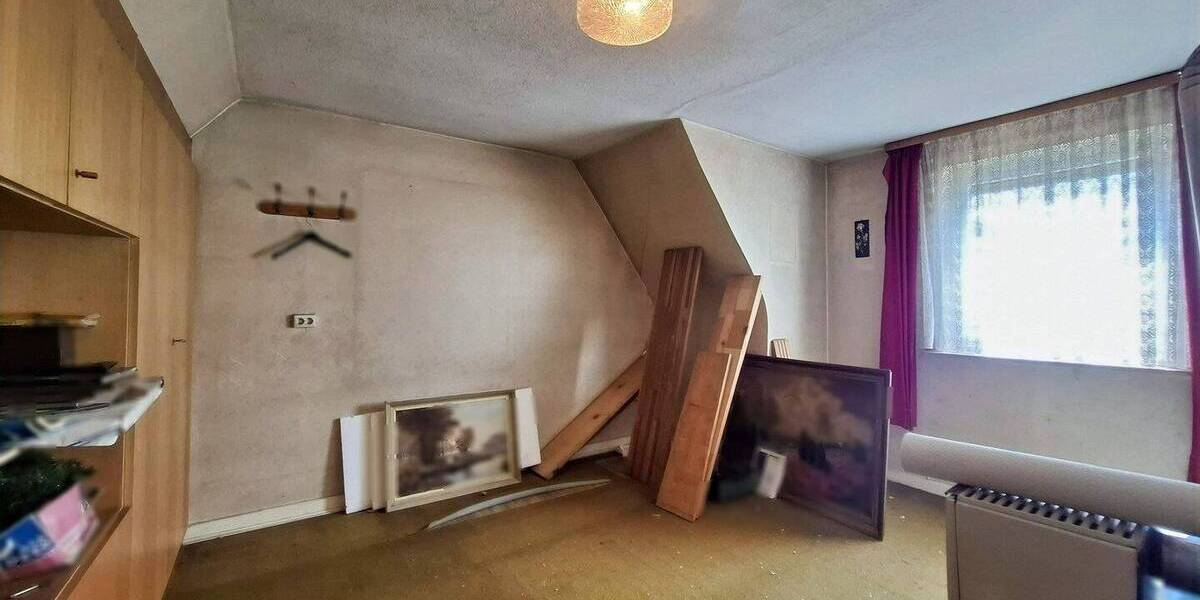 Einfamilienhaus Lich - 9 Zimmer, 245 m&sup2;, 299.000&euro; | Angebot:25685936