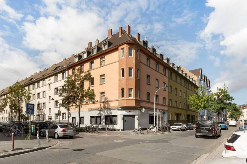 Solides Mehrfamilienhaus mit großem Zukunftspotenzial in Düsseldorf-Flingern