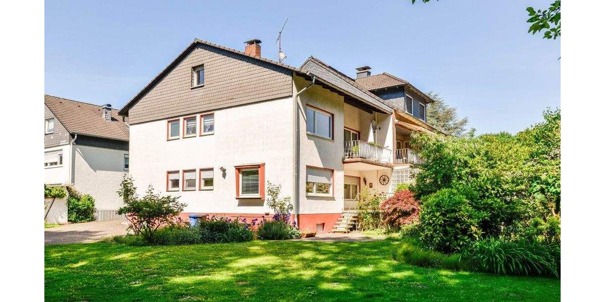 Großzügige 2 Familien-DHH mit Aufstockungs- und Anbaumöglichkeiten * ca. 1.848 m² parkähnlicher Grund mit Direktangre... 6 zimmer