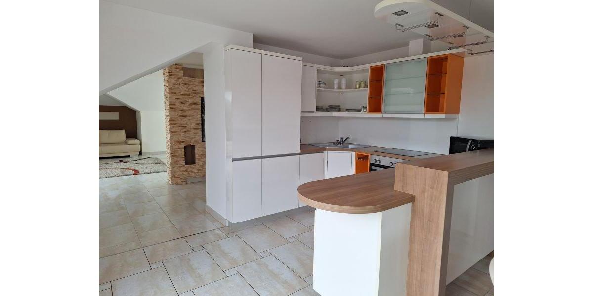 Dachgeschoßwohnung Zwickau - 2 Zimmer, 152 m&sup2;, 1.050&euro; | Angebot:26479906