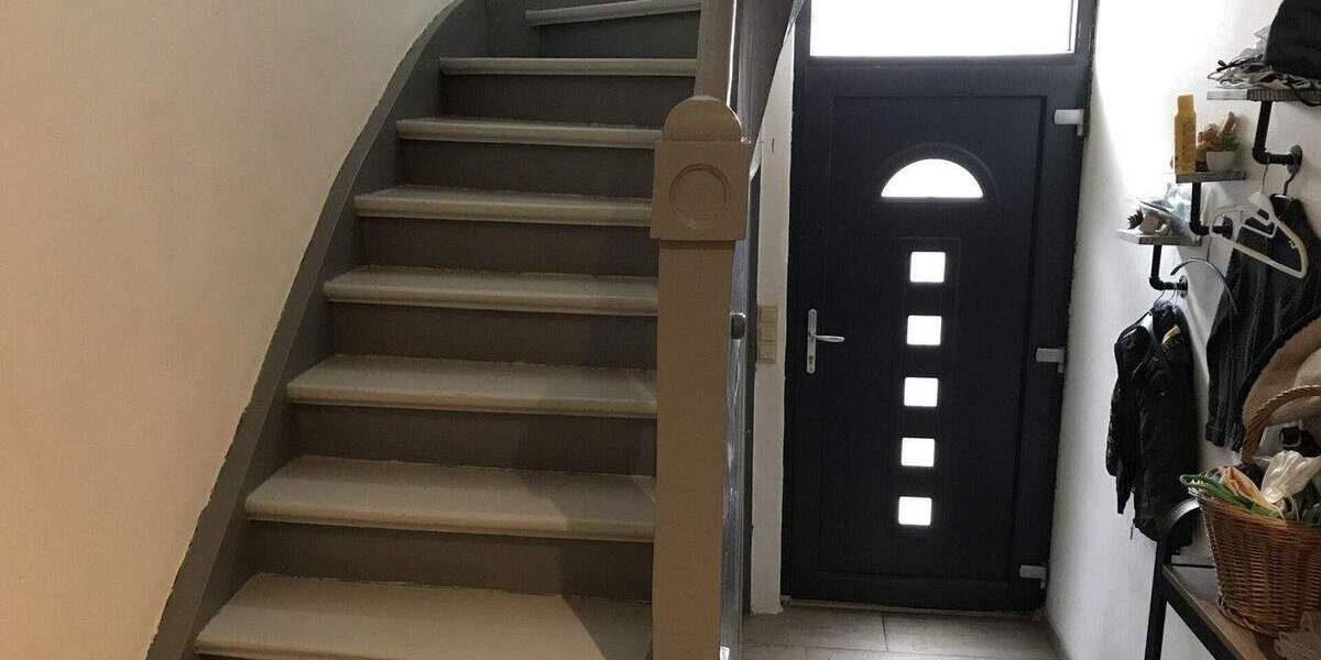 Doppelhaushälfte Uffenheim - 7 Zimmer, 182 m&sup2;, 275.000&euro; | Angebot:25777026