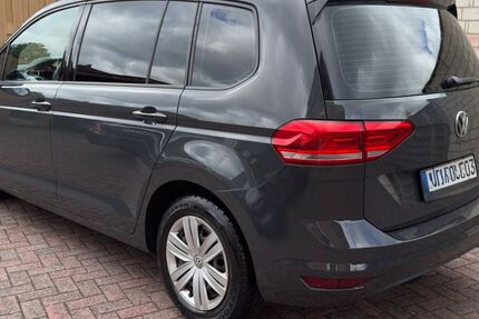 VW Touran 154.000 km 9.800 &euro; Neumünster 24537