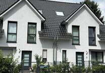 Neubau mit schönem Garten und Topausstattung