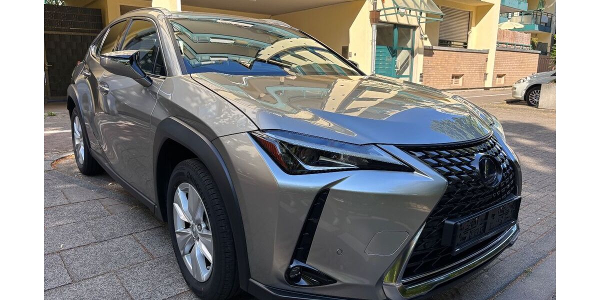 Lexus UX 16.150 km 24.999 &euro; Köln 50767