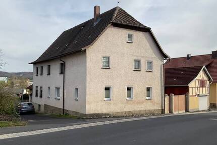 Haus Trappstadt - 8 Zimmer, 231 m&sup2;, 179.000&euro; | Angebot:24032911