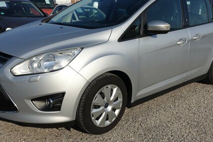 Ford Grand C-Max Trend 8-fach bereift AHK schwenkb. Tem 115.500 km 7.950 &euro; Neumarkt/OPf 92318