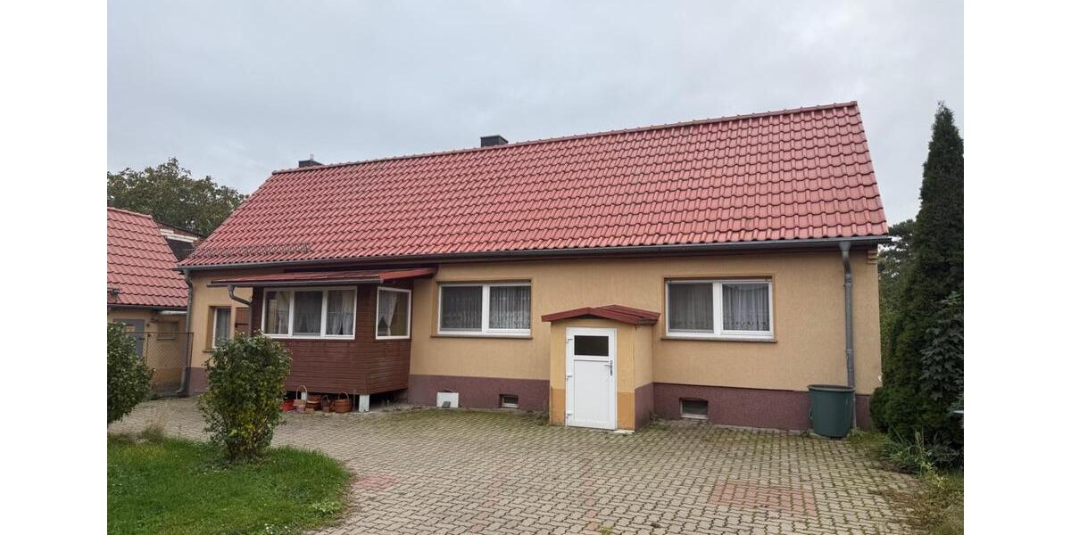 Einfamilienhaus mit Nebengelass und Garagen in Griesen 5 zimmer