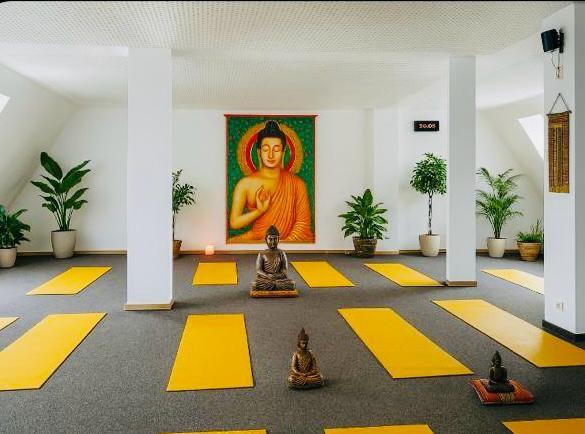 Seminar- und Yogaraum zu vermieten, ca 80qm, ruhig mit Aussicht zimmer
