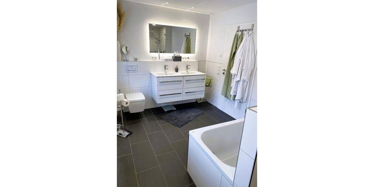 Etagenwohnung Eningen unter Achalm Eningen - 4 Zimmer, 118 m&sup2;, 560.000&euro; | Angebot:24234858