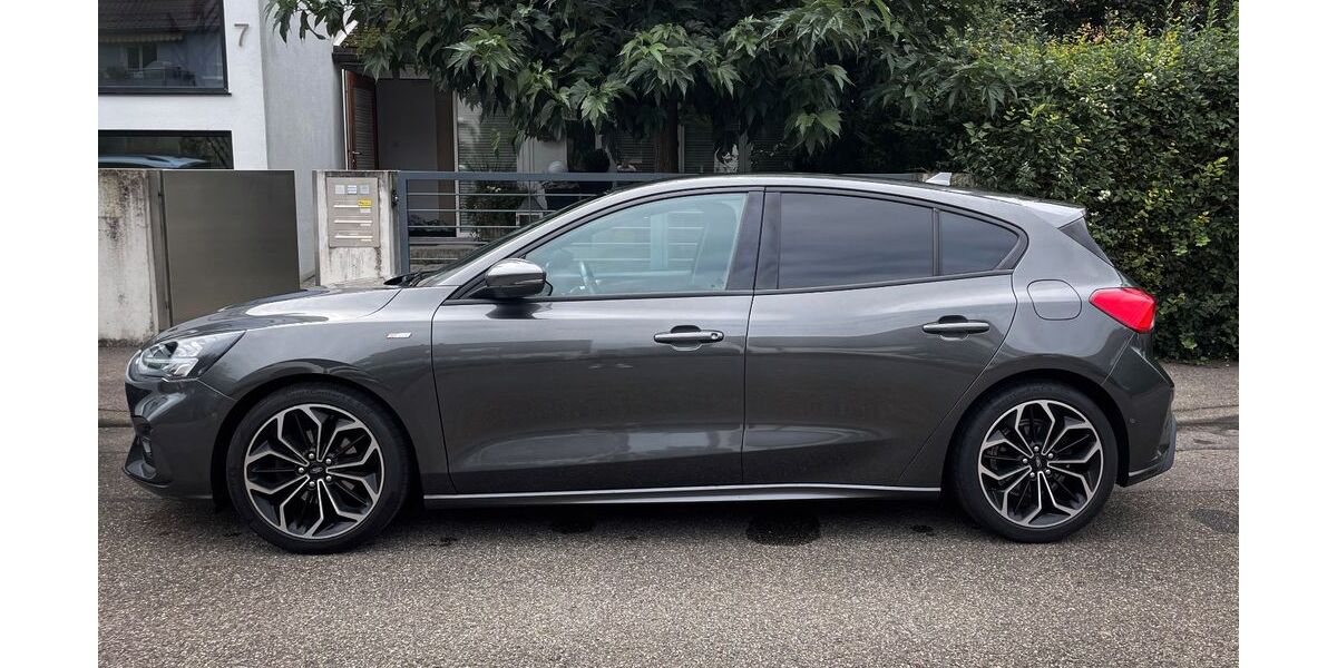 Ford Focus 91.400 km 15.200 &euro; Stuttgart 70327