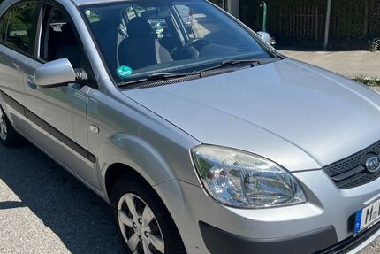 Kia Rio 129.345 km 999 € München 81929