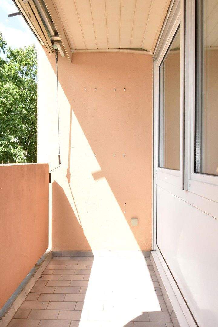 Renovierungsbedürftige, freie 3-Zi-Whg mit Balkon, provisionsfrei 3 zimmer