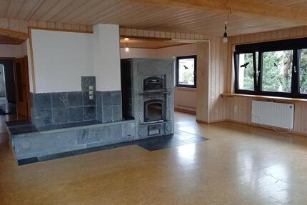 Großzügige 4,5-Zimmer-Wohnung mit Balkon, Kamin & Gartenanteil