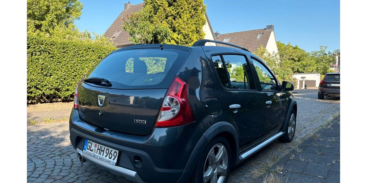 Dacia Sandero 259.000 km 1.990 &euro; Köln 51069