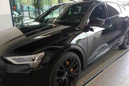 Audi e-tron 48.707 km 39.990 &euro; Hamburg 22047