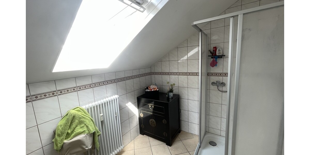 69 m² zum Wohlfühlen – Dachgeschosswohnung mit Stellplatz - Dachgeschoßwohnung Bad Honnef / Aegidienberg Aegidienberg | Angebot:27133833