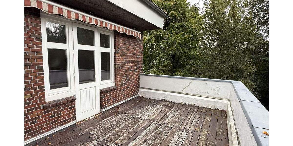 Große Altbau-Wohnung mit 4 Zimmern und Balkon 4 zimmer