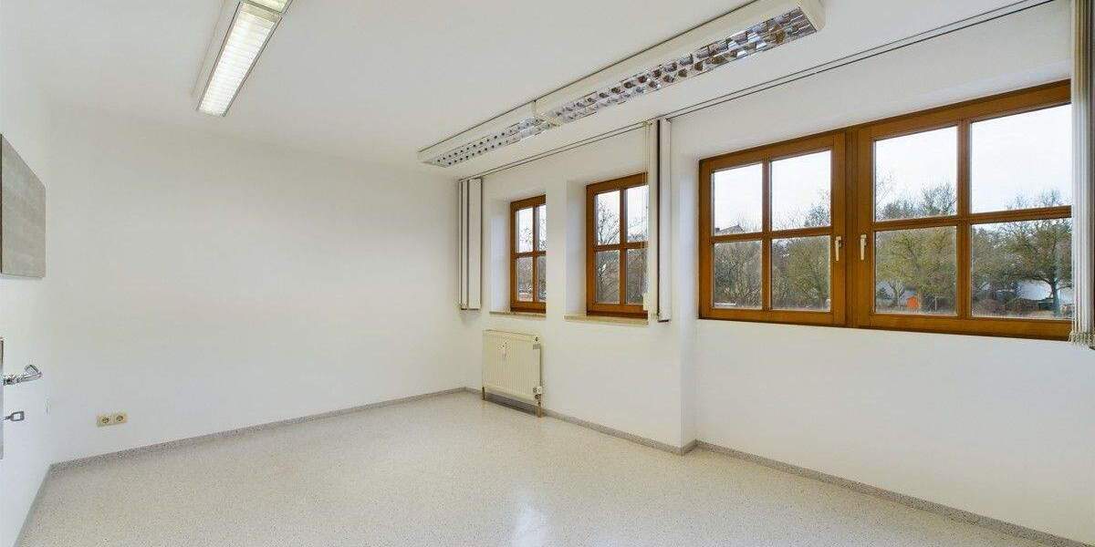 Gewerbeobjekt Nittendorf - 9 Zimmer, 169 m&sup2;, 1.495&euro; | Angebot:24750146