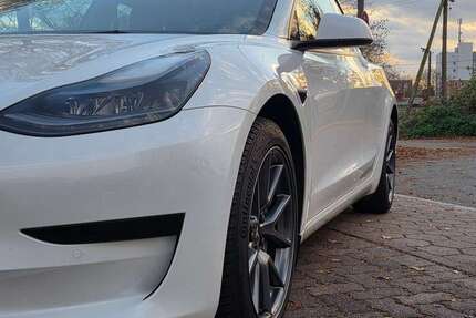 Tesla Model 3 26.692 km 27.250 &euro; Hamburg 22309