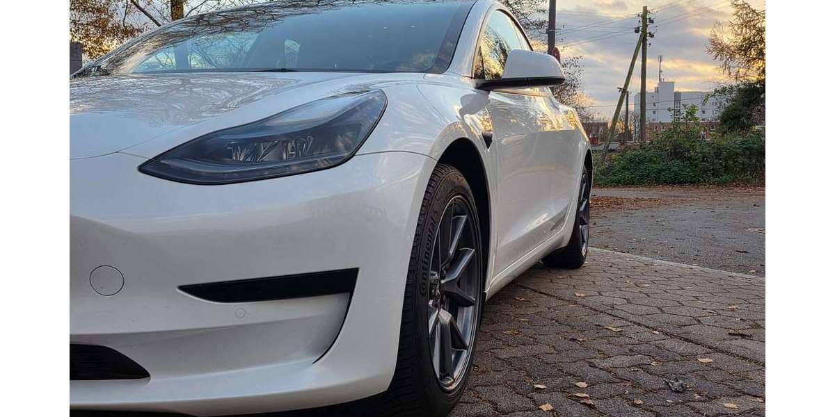 Tesla Model 3 26.692 km 27.250 &euro; Hamburg 22309
