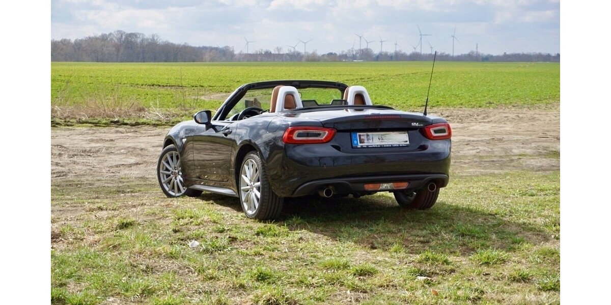 Fiat 124 Spider 15.000 km 24.400 &euro; Berlin 10178