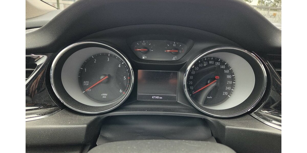 Opel Insignia Sports Tourer Elegance 47.149 km 15.250 &euro; Wilsdruff 01723