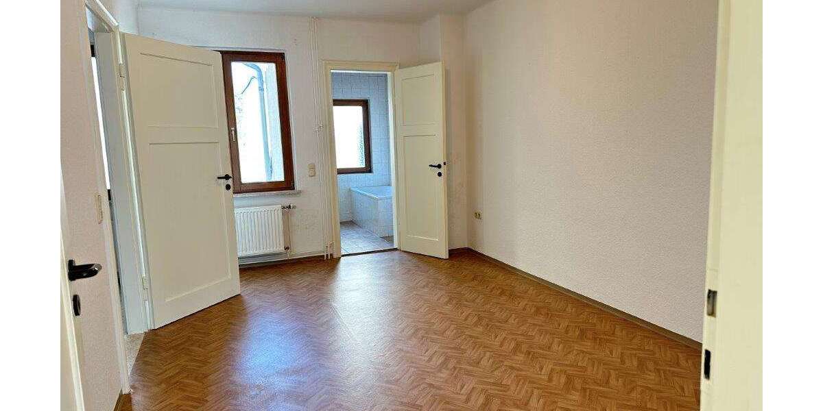 Kapitalanlage : Wohn- und Geschäftshaus mit 3 Wohneinheiten und 1 Gewerbeeinheit in 