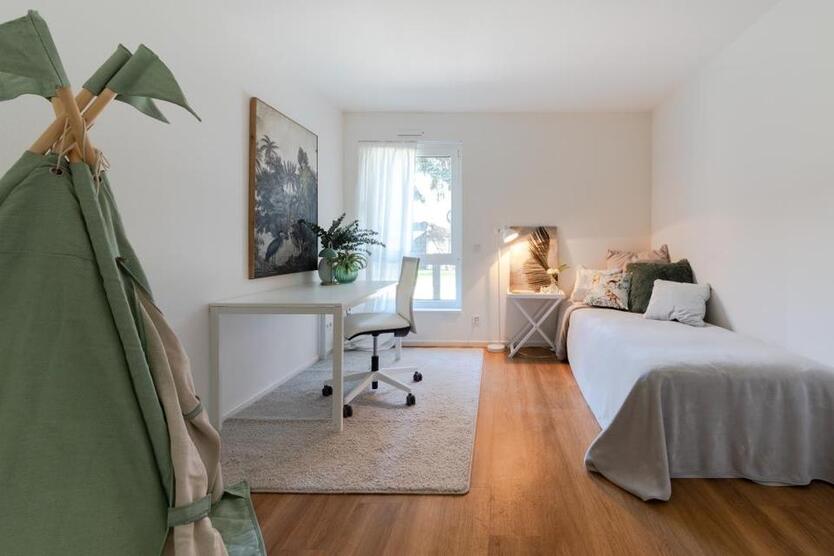 Bei VIVAWEST die Sonnenstrahlen auf dem eigenen Balkon genießen. zimmer