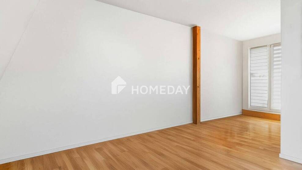 Wohnen mit Komfort: Charmante 2-Zimmer-Wohnung mit Loggia, Stellplatz und Keller