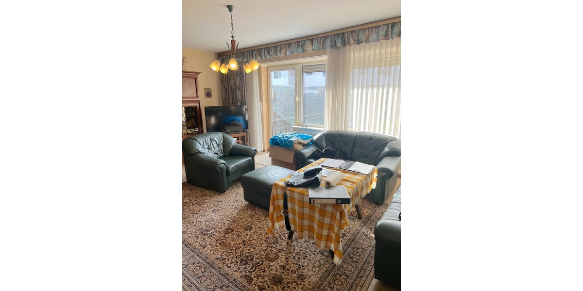 DUS, 4Zi. RMH, 110m² Wfl., 215m² Grd., Terr., Garten, Keller, Grg. 4 zimmer