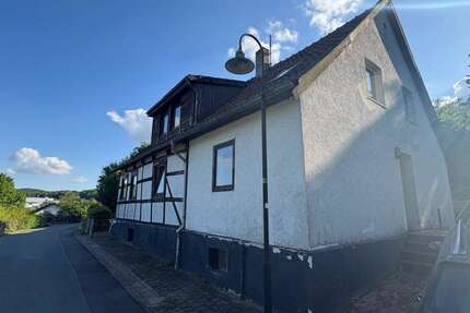 Haus zum Kaufen in Bad Driburg 135.000 € 185 m² 8 zimmer