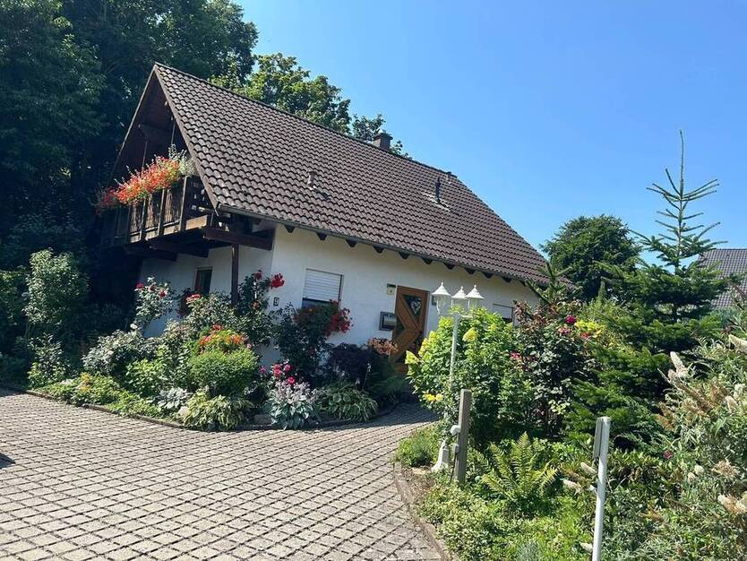 Charmantes Einfamilienhaus in einer grünen Oase auf einem Erbbaurechtsgrundstück !
