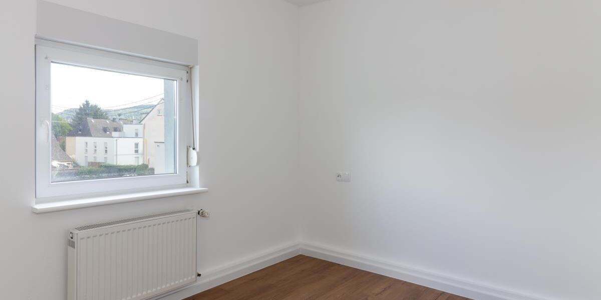 Trier-Ehrang -Teilrenoviertes Wohnhaus für die große Familie oder als 3-Familienhaus - Mehrfamilienhaus, Wohnhaus Trier West-Pallien | Angebot:27370669