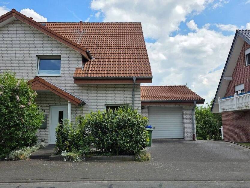 *Wohnen mit Aussicht - Charmante Doppelhaushälfte in Büren*