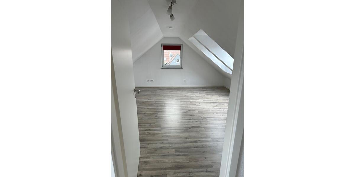 Dachgeschoßwohnung Holzgerlingen - 3.5 Zimmer, 103 m&sup2;, 1.700&euro; | Angebot:24785540