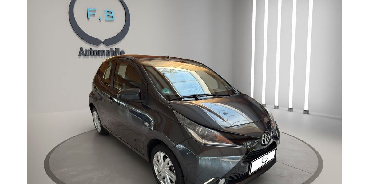 Toyota Aygo (X) 81.000 km 7.799 &euro; Hude 27798