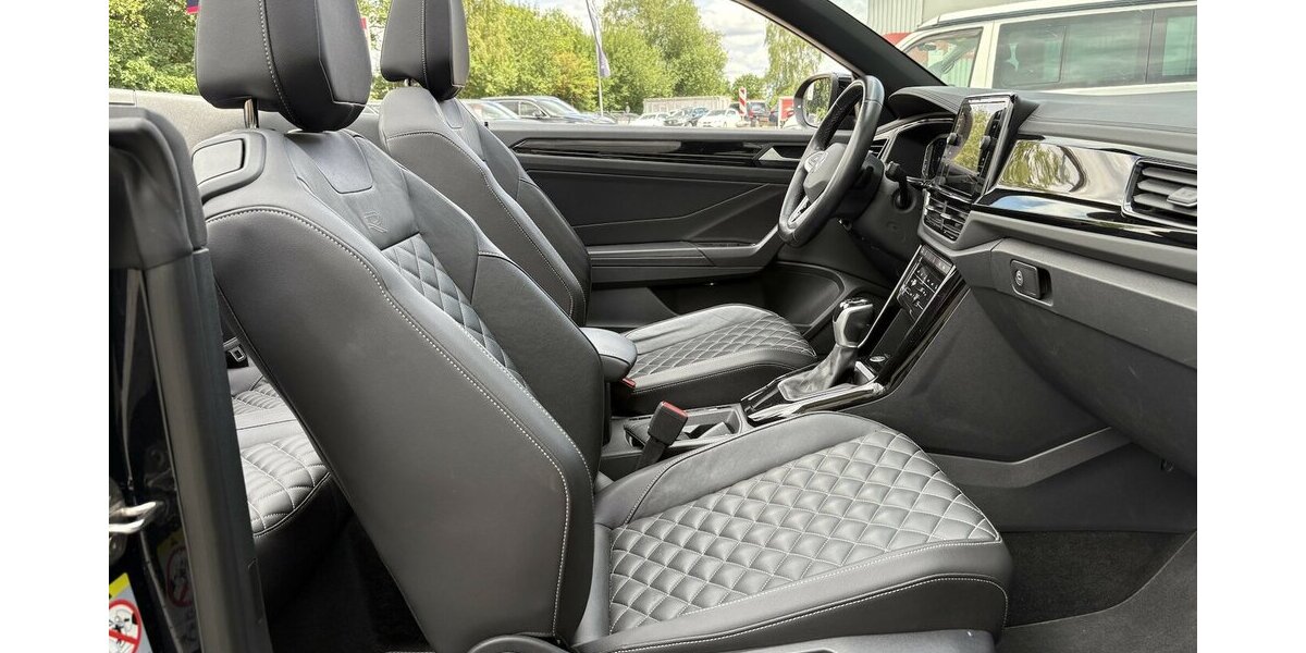 VW T-Roc Cabriolet R-Line KAMERA/NAVI/CARPLAY/DSG 28.400 km 29.900 &euro; Villingen-Schwenningen 78054
