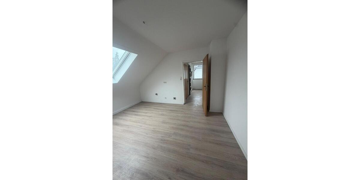 Dachgeschoßwohnung Sankt Ingbert - 3 Zimmer, 55 m&sup2;, 480&euro; | Angebot:25614189